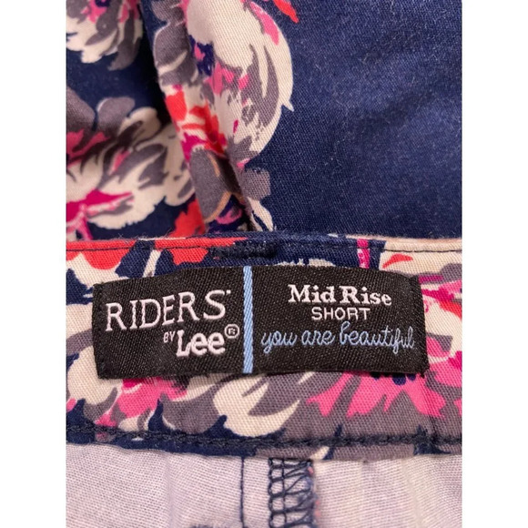 Riders by Lee Navy Blue Pink Floral Floral Shorts - Picture 6 of 6